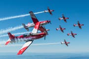 Das PC-7-Team der Schweizer Luftwaffe wird in Buochs zu sehen sein. (Bild: VBS)