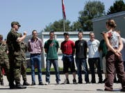 Seit der Armeereform haben viele Rekruten zu Beginn der Sommer-RS die Lehre noch nicht beendet. Der Ständerat will das ändern. (Bild: KEYSTONE/YOSHIKO KUSANO)
