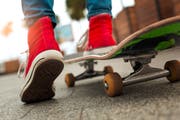 Ein Skateboard-Kurs ist Teil des Ferienangebotes. (Bild: Getty)