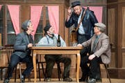 Eine Szene aus dem Stück «D’Junggselle-Stüür» der Theater Fründa Gettnau. Von links: Roli Vogel, Willi Bättig, Markus Bucher und Sepp Krähenbühl. (Bild: Eveline Beerkircher, 13. März 2019)