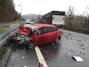 Der Autofahrer verstarb nach einer Kollision mit einem Lastwagen am Donnerstagmorgen in Malters. (Bild: Luzerner Polizei)