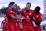 Igor Tadic (Mitte) freut sich mit den Vaduzer Teamkollegen über sein Tor in der Europa-League-Qualifikation gegen Levski Sofia. (Bild: Vassil Donev/EPA (Sofia, 17. Juli 2018))