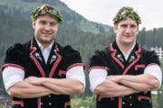 Ein erfolgreiches Brüderpaar aus der Bündner Herrschaft: Curdin Orlik (links) kämpft für die Berner, Armon für die Nordostschweizer. Bild: PD