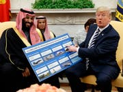 Der US-Senat will mit einer verabschiedeten Resolution die von US-Präsident Donald Trump gewährte Unterstützung Saudi Arabiens im Jemen-Krieg entziehen. (Archivbild mit dem saudischen Kronprinzen Mohammed bin Salman). (Bild: KEYSTONE/AP/EVAN VUCCI)