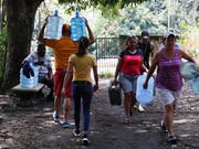 Der fast einwöchige Stromausfall, bei dem in Venezuela auch die Wasserversorgung vielerorts nicht mehr funktionierte, sei am Mittwoch (Ortszeit) praktisch vollständig behoben worden. (Bild: KEYSTONE/AP/EDUARDO VERDUGO)