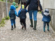 Familien, die ihre Kinder extern betreuen lassen, sollen nach dem Willen des Nationalrats künftig höhere Kosten von den Bundessteuern abziehen dürfen. (Bild: KEYSTONE/ALESSANDRO DELLA VALLE)
