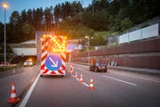 Ungewohnte Verkehrsführungen und Baustellen-Markierungen fordern die Autofahrer. (Bild: Urs Bucher)
