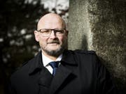 Rückkehr auf die politische Bühne: Yvan Perrin soll für die SVP Neuenburg die Kohlen aus dem Feuer holen. (Bild: Keystone/JEAN-CHRISTOPHE BOTT)