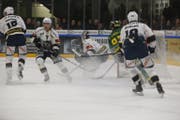 Szene vor dem Tor beim Spiel HC Thurgau gegen La Chaux-de-Fonds. (Bild: Sports-Media.ch / Levin Steiner)