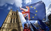 EU-Protestierende ausserhalb des britischen Parlaments. (Bild: EPA/Andy Rain, London, 14. März 2019)