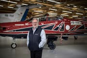 Pilatus-Präsident Oscar J. Schwenk vor einem Pilatus PC-21. (Bild: Pius Amrein, Stans, 27. Oktober 2018)