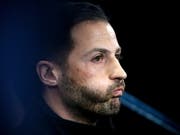 Domenico Tedesco muss seinen Platz als Trainer von Schalke nach den schlechten Resultaten der letzten Zeit räumen (Bild: KEYSTONE/EPA/NIGEL RODDIS)