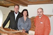 Michael und Simone Müller vom Hotel Hirschen wollen mit «Wildhaus-Unplugged» neue Gäste in die Region bringen. (Bild: Adi Lippuner)