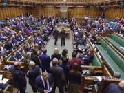 Warten auf die Bekanntgabe des Abstimmungsresultats am Donnerstagabend im britischen Parlament - es votierte für eine Verschiebung des Brexit. (Bild: Keystone/EPA/UK PARLIAMENTARY RECORDING UNIT)