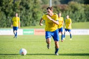 Ab morgen rollt der Ball wieder: Mittelfeldspieler Thomas Knöpfel soll beim FC Uzwil in die Fussstapfen von Spielmacher Uwe Beran treten. (Bild: Urs Bucher)