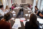 Während der kantonalen Jugendsession diskutieren jeweils zahlreiche Jugendlich im Luzerner Regierungsgebäude. (Bild: Manuela Jans-Koch, 28. Oktober 2016)