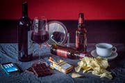 In der Fastenzeit wird typischerweise auf Laster wie Alkohol, ungesundes Essen, Zigaretten oder das Handy verzichtet. (Bild: Reto Martin)