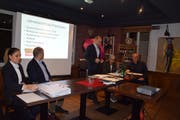Jürg Wipf (Mitte) konnte an der Hauptversammlung der IGOB positive Neuigkeiten zur Zusammenarbeit mit der Stadt vermelden. (Bild: gia)