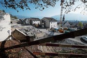 Baustelle für das Kinderhotel in Unterägeri. Hier sollen jetzt stattdessen Residenzwohnungen entstehen. (Bild: Stefan Kaiser, 22. Oktober 2018)