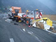 Bei diesem Unfall auf der Autobahn bei Seedorf entstand Schaden in Millionenhöhe. (Bild: Kantonspolizei Uri, Seedorf, 19. November 2018)