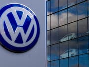 Dem deutschen Volkswagen-Konzern droht in den USA ein Sanktionsverfahren der Aufsichtsbehörde SEC. (Bild: KEYSTONE/EPA/FILIP SINGER)