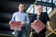 OK-Mitglied Michael Christen und OK-Präsident Martin Herzog präsentieren das Logo für den Grossanlass, der vom 23. bis 25. August stattfinden wird. (Bild: Reto Martin)