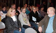 Peter Gut (rechts) beantwortete auch Fragen des Publikums. (Bild: Cécile Alge)