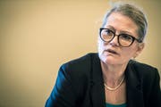 Zutiefst enttäuscht: Monika Egli-Alge weist bei der kurzfristig einberufenen Pressekonferenz alle Vorwürfe zurück. (Bild: Reto Martin)