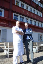 Der neue Geschäftsführer Rolf Grob und Besitzer Jan Schoch wollen den «Bären» Gonten zum Boutiquehotel machen. (Bild: Karin Erni)