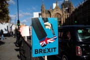 Britische Austritts-Gegner sehen den Brexit als grosse Bedrohung für den Wohlstand des Vereinigten Königreichs und somit als sprichwörtlichen Schuss ins eigene Bein. (Bild: Jack Taylor/Getty, London, 11. März 2019)