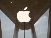 Die Rechtsstreitigkeiten zwischen Apple und Qualcomm ziehen sich immer mehr in die Länge. (Bild: KEYSTONE/AP/MARY ALTAFFER)