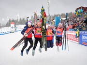Norwegens Frauen vollziehen den Freudensprung. (Bild: KEYSTONE/EPA TT NEWS AGENCY/JESSICA GOW)