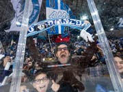 Nach dem 2:1-Heimsieg lebt in Ambri-Piotta die Hoffnung weiter, die Playoff-Serie gegen Biel doch noch drehen zu können (Bild: KEYSTONE/TI-PRESS/PABLO GIANINAZZI)