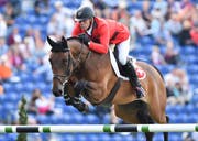 Der Luzerner Paul Estermann mit seinem Pferd Castlefield Eclipse bei den FEI European Championships in Aachen. (Bild: EPA/UWE ANSPACH, Aachen, 19 August 2015)