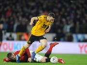 Wolverhampton war nicht zu stoppen: Torschütze Diogo Jota umläuft Manchester Uniteds Aussenverteidiger Luke Shaw (Bild: KEYSTONE/AP/RUI VIEIRA)