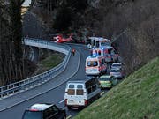 Auf der Gersauerstrasse landete ein Heli der Rega. (Bild: Geri Holdener, Bote der Urschweiz)
