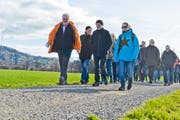 Die Teilnehmer begeben sich auf den Weg. (Bild: Donato Caspari)