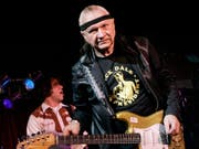 Läutete die Surf-Rock-Szene ein: US-Gitarrist Dick Dale (1937-2019). (Bild: KEYSTONE/AP/RICHARD DREW)