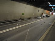 Bei einem Unfall im Schaffhauser Fäsenstaubtunnel sind drei Personen leicht verletzt worden. (Bild: Schaffhauser Polizei)