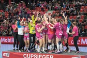 Die Freude bei den Spono Eagles ist gross, es ist schliesslich ja auch der fünfte Cupsieg. (Bild: Roger Gruetter, Gümligen, 17. März 2019)