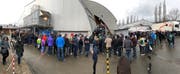 Für das Playoff-Heimspiel gegen La Chaux-de-Fonds standen die Zuschauer am Sonntagabend rund um die Eishalle Güttingersreuti Schlange, um ins Stadion zu kommen. (Bild: Matthias Hafen)