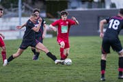 Duell zwischen dem Hergiswiler Kevin Kehrer und dem Surseer Thiago Frey (links).Bild: Roger Grütter (Hergiswil, 16. März 2019)