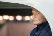 Peter Zeidler vor dem Spiel gegen Lugano. (Bild: Urs Bucher)
