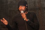 Comedian Charles Nguela im Frauenfelder Tattoo-Shop «Gonewild Garacho». (Bild: Ursula Ammann)