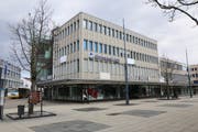 Positiv 1: Am Westeingang zur Fussgängerzone entsteht die grösste Vögele-Shoes-Filiale der Schweiz. Nach dem Konkurs von OVS wurden grosse Verkaufsflächen frei.