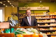 Felix Meyer, Geschäftsleiter der Genossenschaft Migros Luzern, in der Filiale Ladengasse in Ebikon (Bild: Dominik Wunderli, 21. März 2017)