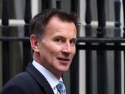Der britische Aussenminister Jeremy Hunt hat am Montag in Brüssel durchblicken lassen, dass es noch nicht sicher ist, dass das britische Unterhaus am Dienstag oder Mittwoch über den EU-Austrittsvertrag abstimmen wird. (Bild: KEYSTONE/EPA/ANDY RAIN)
