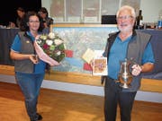 Die strahlende Tourismuspreisträgerin Maya Chanti und Ehren-Tourismuspreisträger Sepp «Post Sepp» Barmettler. (Bild: Ruedi Wechsler, Ennetbürgen, 18. März 2019)