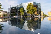 Freiburg vereint Historie und Moderne: Die neue Universitätsbibliothek sorgt für einen frischen Kontrast im Stadtbild. (Bild: FWTM/Jochen Tack)