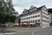 Das Hotel Kreuz will sich auf die Restauration konzentrieren. (Bild: Christoph Riebli (Sachseln, 12. Juni 2015))